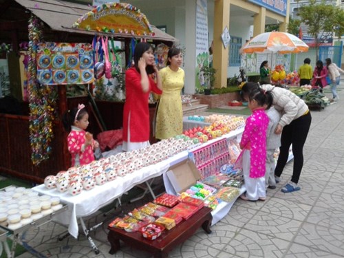 Trường mầm non Hoa Mai tổ chức hội chợ xuân- Liên hoan chúng cháu vui khỏe- gia đình vui khỏe